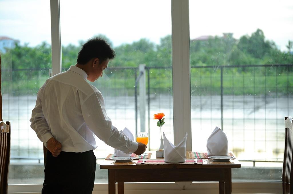 Royal Golden View Hotel Yangon Esterno foto