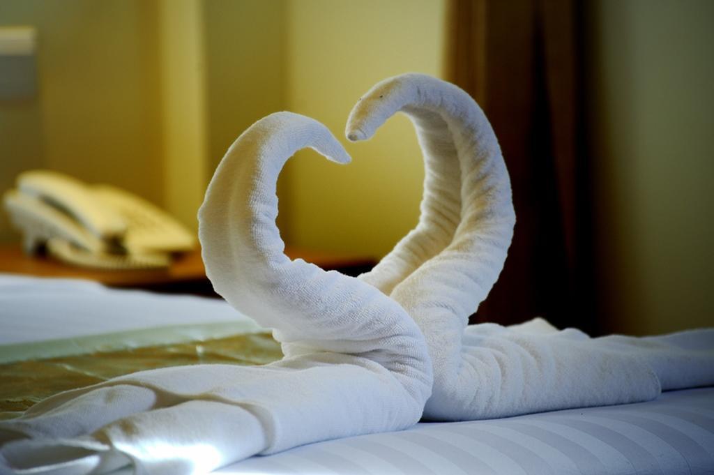 Royal Golden View Hotel Yangon Esterno foto