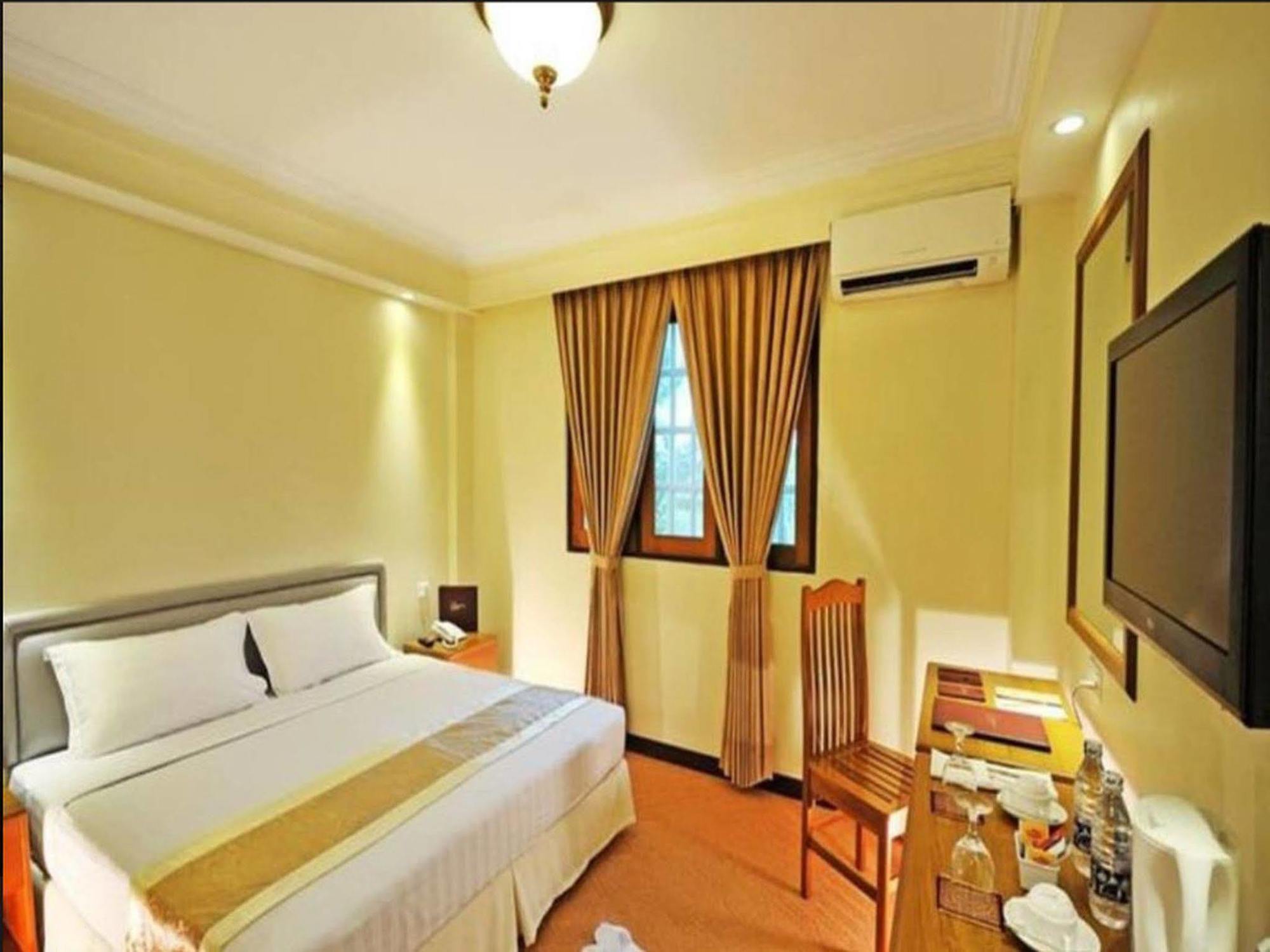 Royal Golden View Hotel Yangon Esterno foto