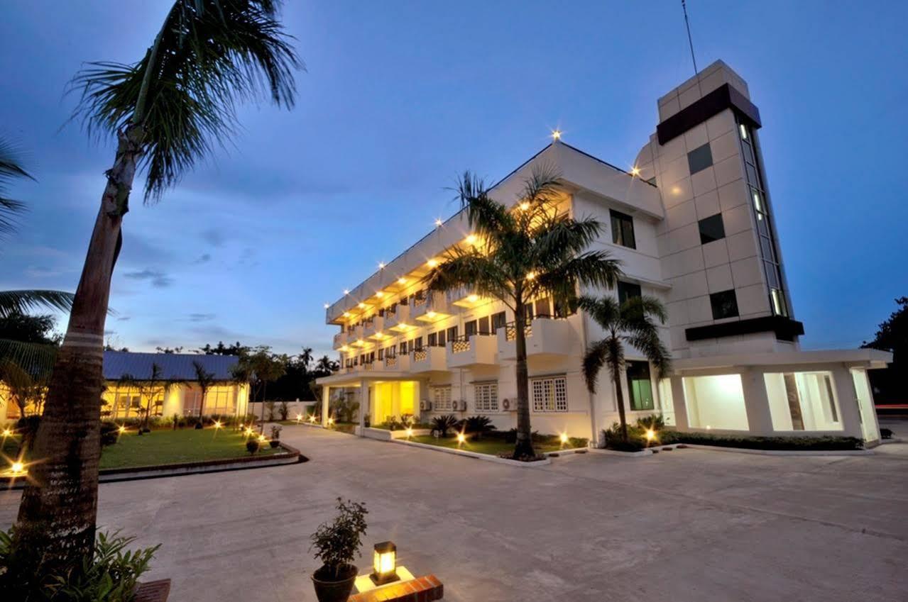 Royal Golden View Hotel Yangon Esterno foto
