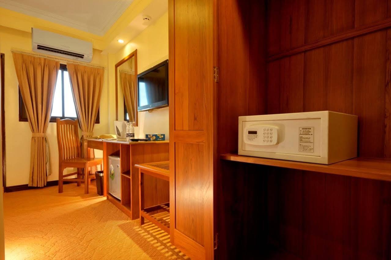 Royal Golden View Hotel Yangon Esterno foto