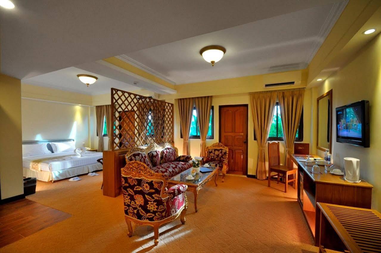 Royal Golden View Hotel Yangon Esterno foto