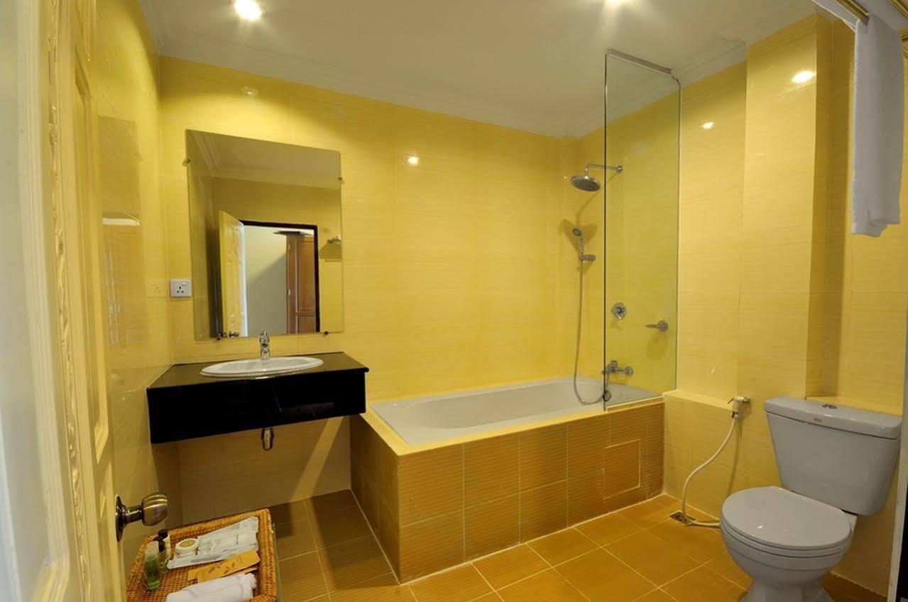 Royal Golden View Hotel Yangon Esterno foto